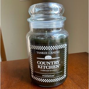 New Yankee Candle Large 22 oz Mistletoe Traditional Favorites Jar  110-150 hrs